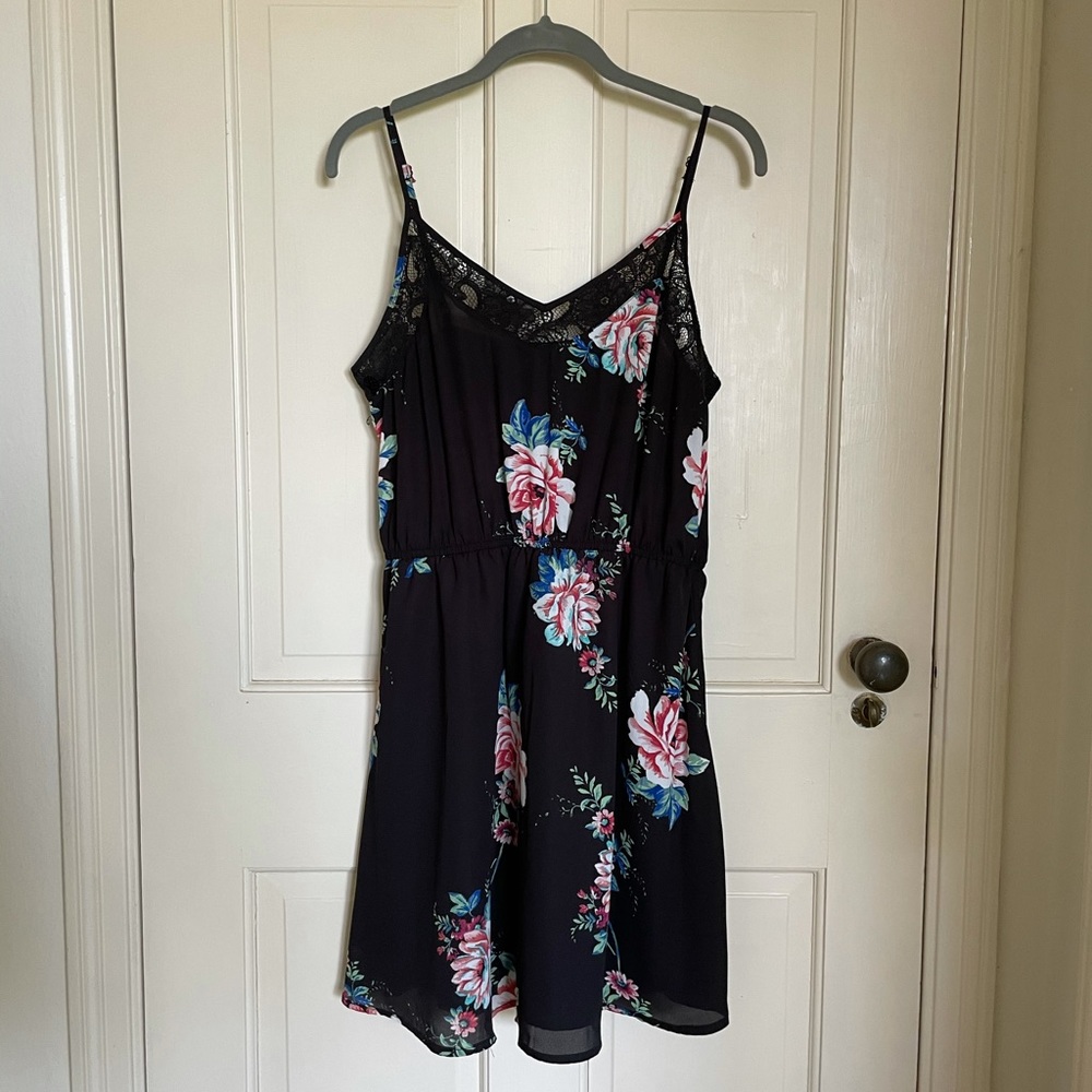 Forever 21 Floral Lace-Trimmed Dress